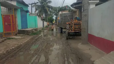 Katihar: बारिश के बाद कटिहार निगम क्षेत्र की सड़कें बदहाल, जलजमाव से जनजीवन प्रभावित