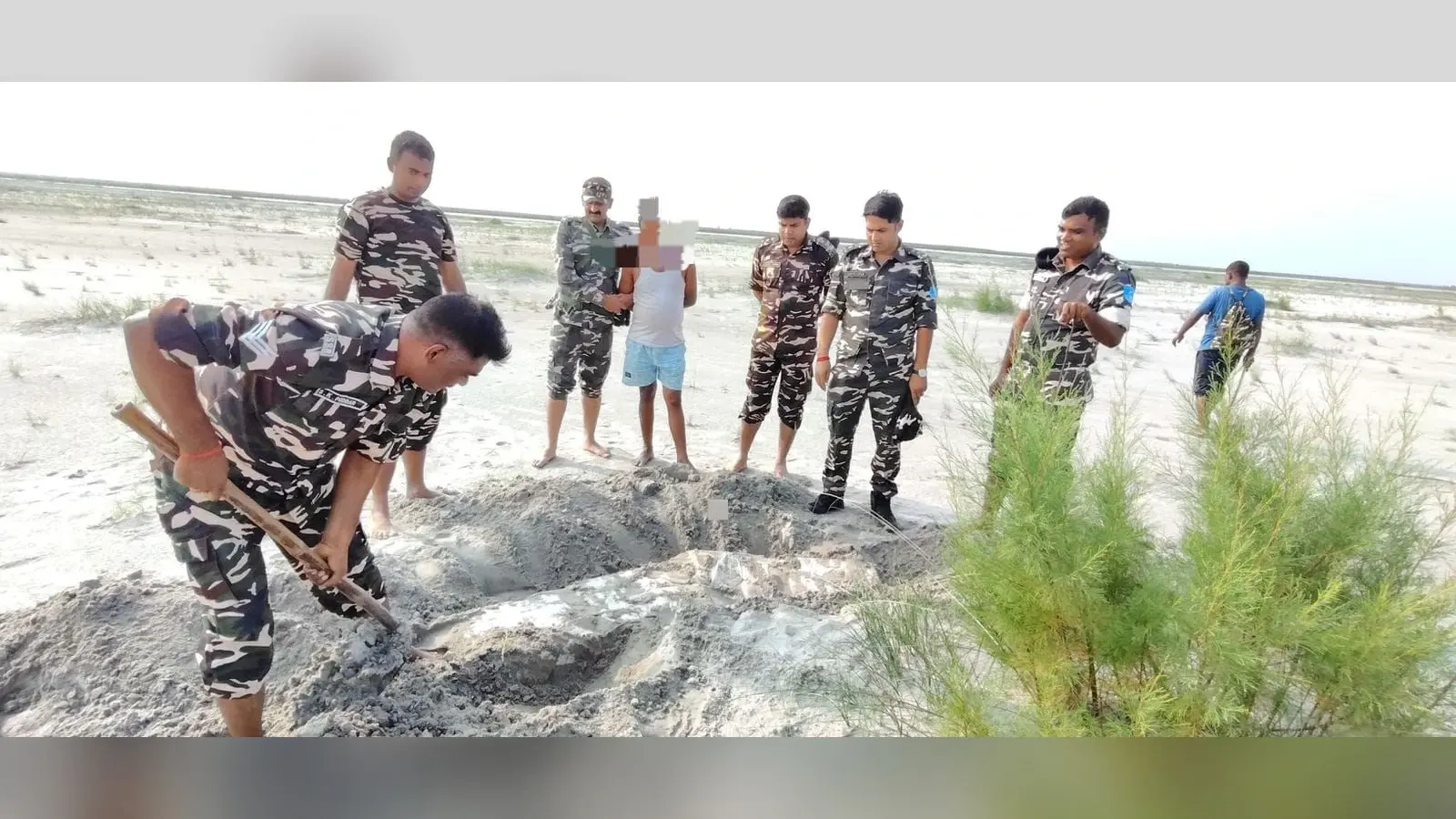 भारत-नेपाल सीमा पर एसएसबी की कार्रवाई, 80 किलो गांजा बरामद, एक तस्कर गिरफ्तार