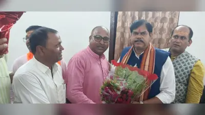 शिक्षकों की समस्याओं को लेकर शिक्षा मंत्री को सौंपा ज्ञापन