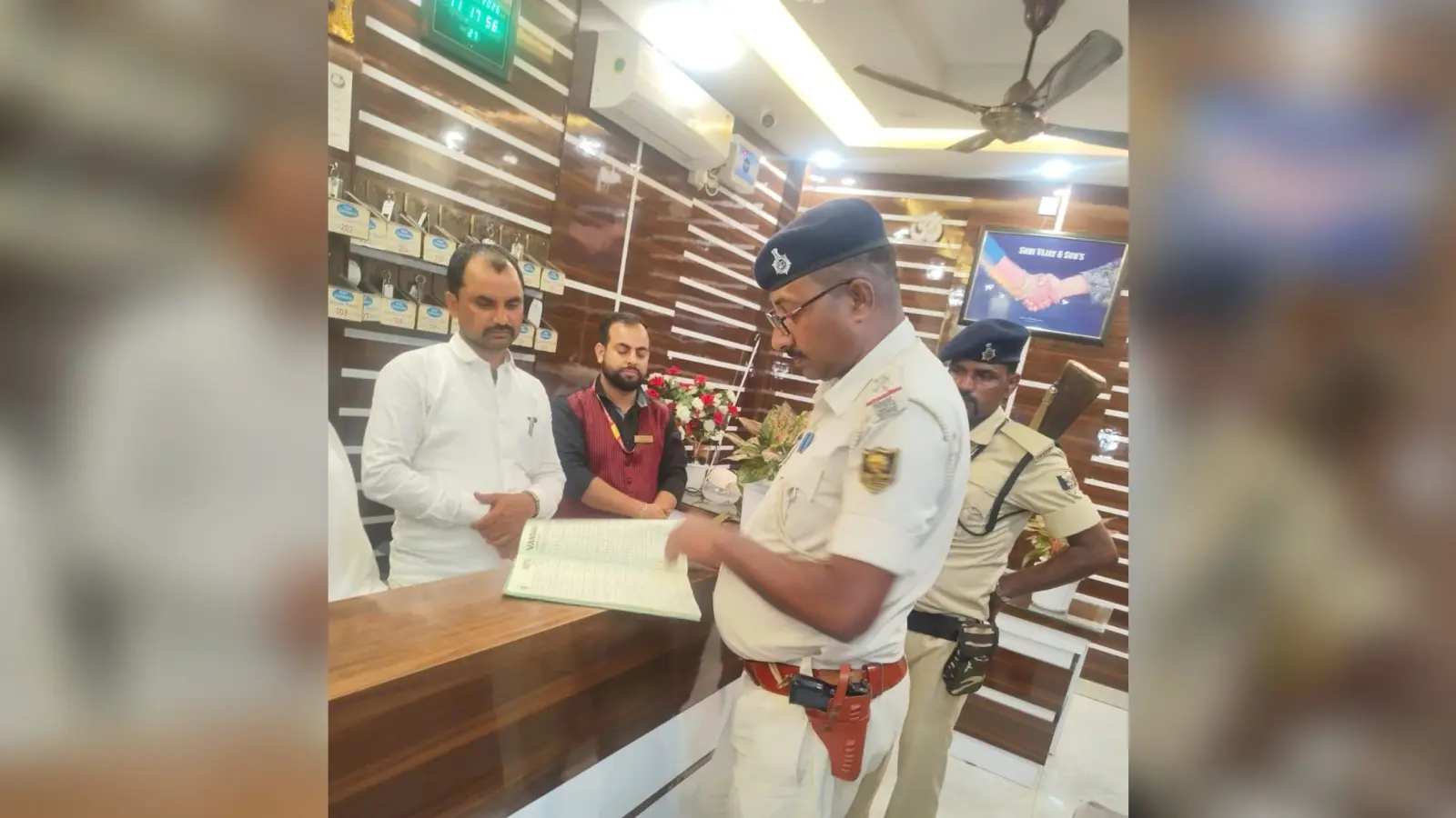 एसपी के निर्देश पर होटल-लॉज में औचक जांच अभियान