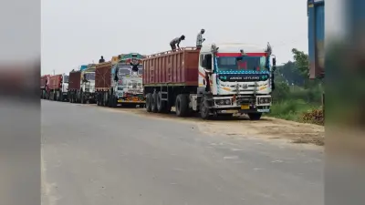 टोल प्लाजा के पास चल रहा अवैध बालू कारोबार, जांच की मांग