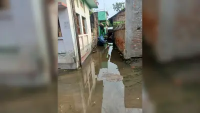 खगड़िया के अगुवानी में जलजमाव से जनजीवन प्रभावित, वार्ड 14 के लोग घरों में कैद