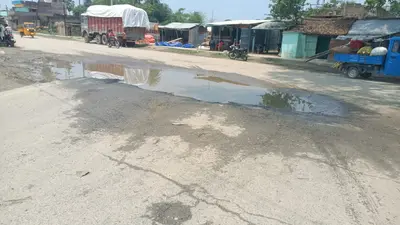 खगड़िया में एसएच-95 पर जलजमाव से बढ़ी परेशानी, हादसे का बना खतरा