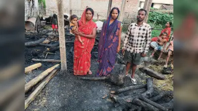 पसराहा के बड़ी पैकान्त में अगलगी से तीन घर स्वाहा, लाखों की संपत्ति जलकर राख
