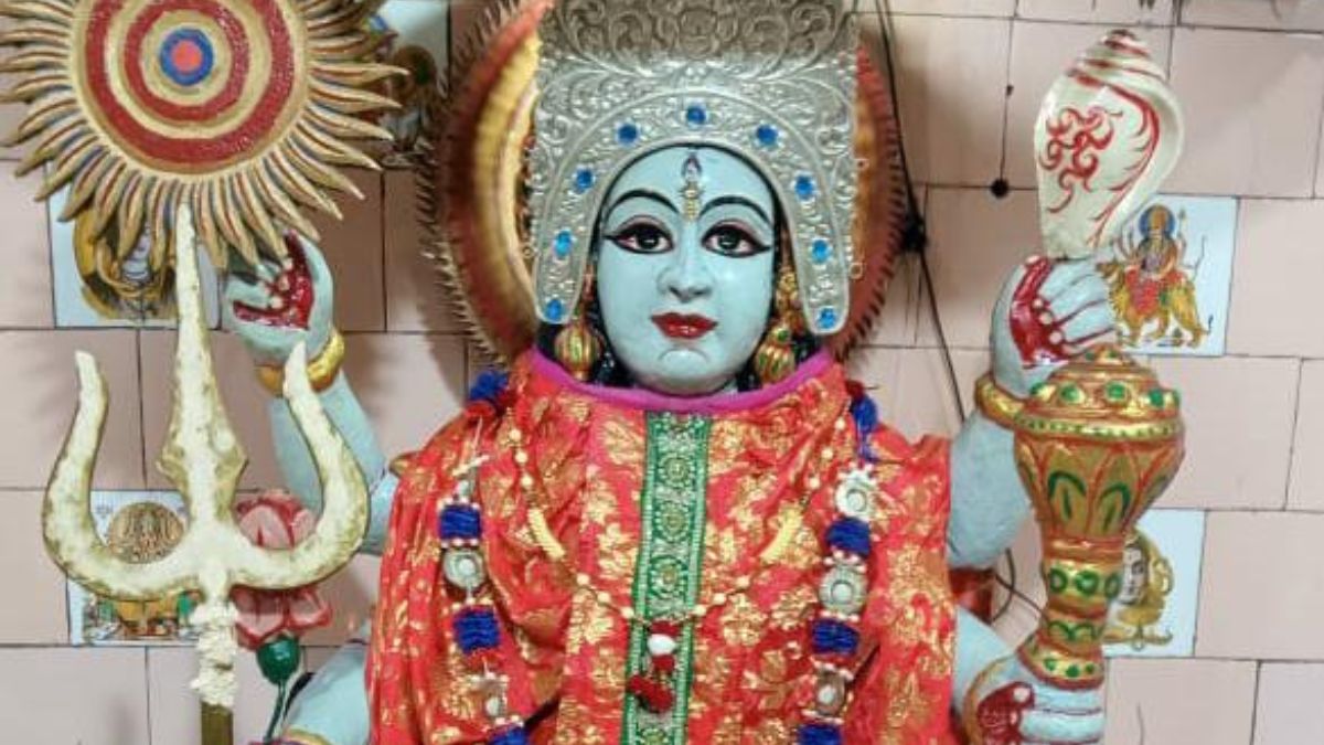 कटिहार में शनि अमावस्या पर कटिहार के शनि देव मंदिर में उमड़ी श्रद्धालुओं की भीड़, सुबह-शाम होगी महाआरती