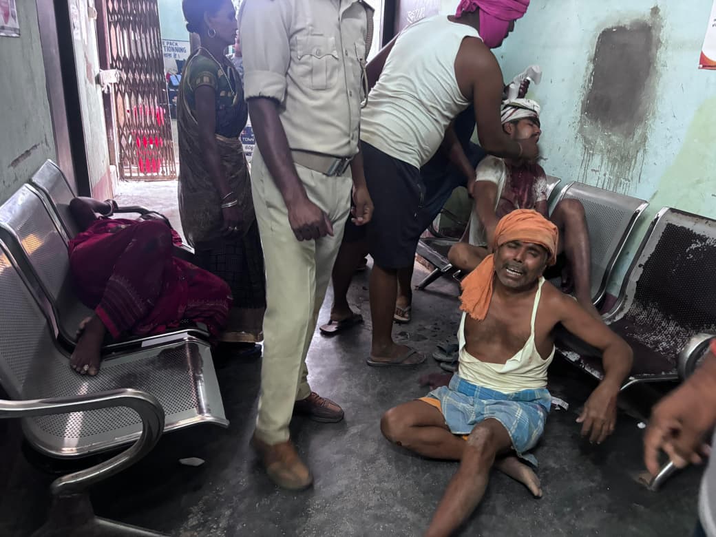 मकान निर्माण के विवाद में दो पक्षों के बीच खूनी संघर्ष, महिलाओं समेत 13 लोग घायल