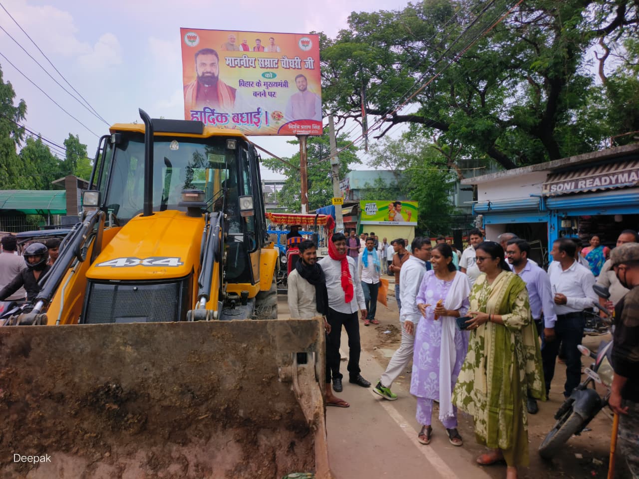 जिला प्रशासन का बुलडोजर एक्शन, शहर में चला अतिक्रमण हटाओ अभियान