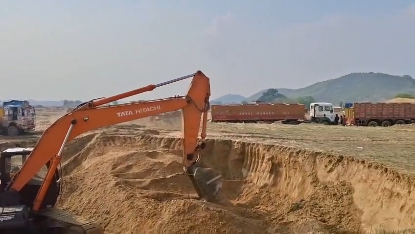 कटौना घाट पर बालू माफियाओं का तांडव, निजी जमीन से रातों-रात हो रहा अवैध उठाव