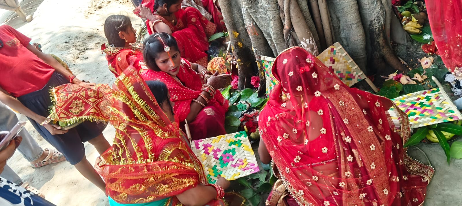 वट सावित्री पूजा को लेकर महिलाओं में दिखी आस्था