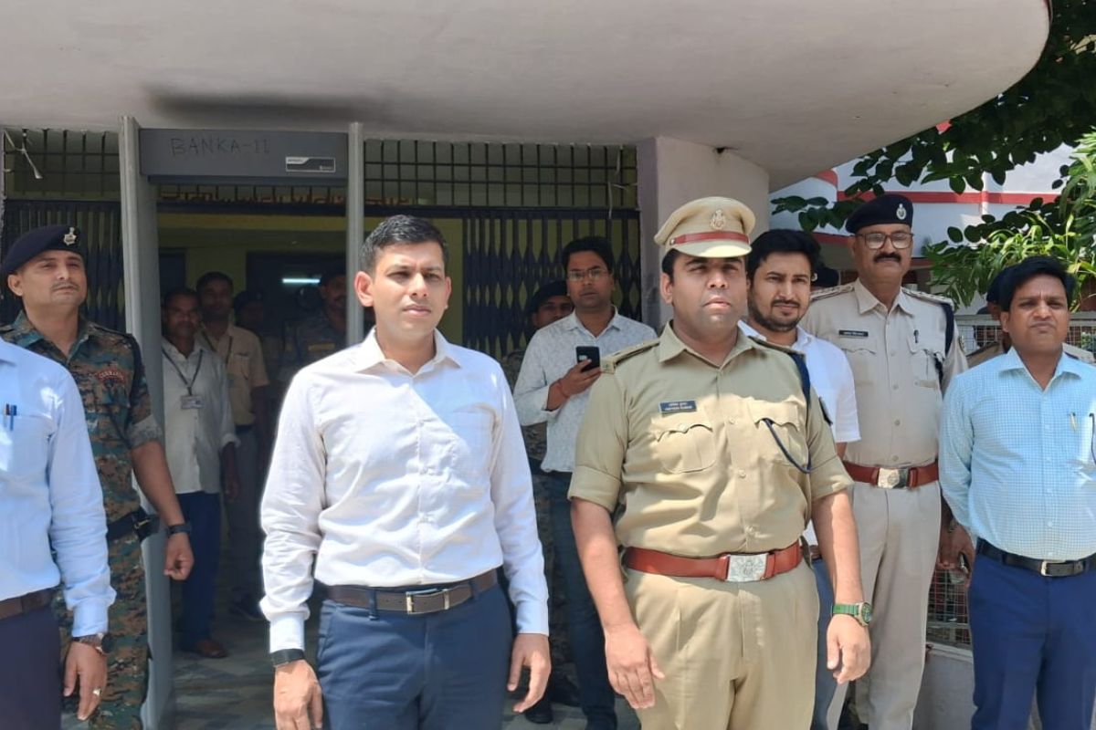 बांका में सिपाही भर्ती परीक्षा पर प्रशासन की कड़ी नजर, डीएम-एसपी ने किया औचक निरीक्षण