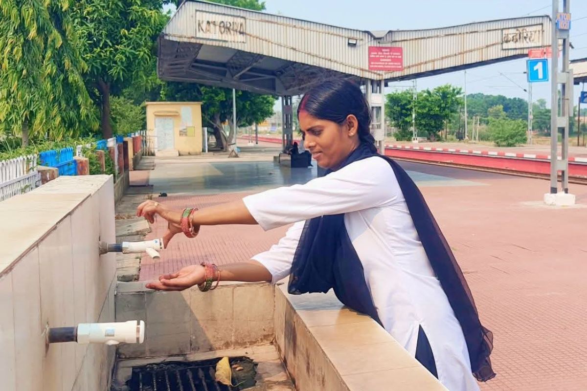 10 साल में रेलवे की कमाई बढ़ी, लेकिन अब भी सुविधाओं के लिए तरस रहा कटोरिया स्टेशन