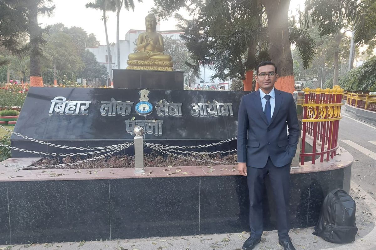 गया जी के दिव्य अभिषेक बने SDM: BPSC में 1070वीं रैंक, मां के सपने को किया पूरा