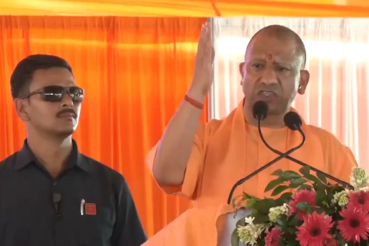 अयोध्या से योगी का सपा और कांग्रेस पर वार- राम पर लाठी चलाने वाले आज उपदेश दे रहे, जनता माफ नहीं करेगी
