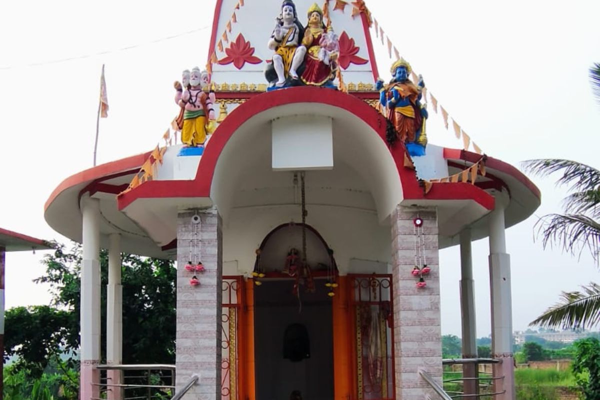 जमीन से निकला था यह शिवलिंग, पूर्णिया के इस शिवाला में मन्नत पूरी होने की है मान्यता
