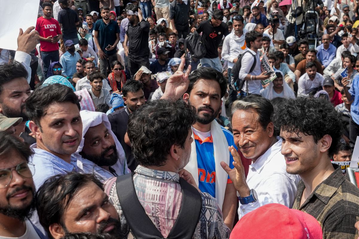 कॉकरोच जनता पार्टी का ऐलान-आप हमारे सोशल मीडिया पोस्ट हटा सकते हैं, हमें नहीं