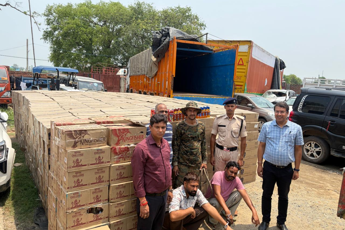 हरियाणा से बिहार लाई जा रही थी 11 हजार लीटर शराब की खेप, आरा में ट्रक समेत दो तस्कर गिरफ्तार