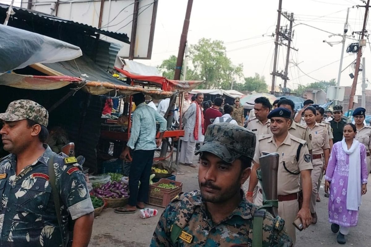 औरंगाबाद जिले में पुलिस का फ्लैग मार्च, मोहर्रम को लेकर शांति और सौहार्द का दिया संदेश