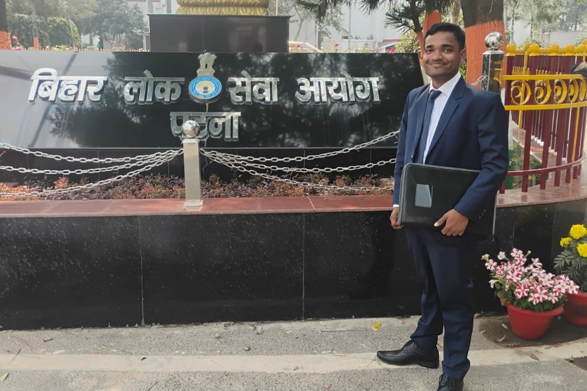 साहिबगंज के लाल का कमाल, चाय बेचने वाले के बेटे पहले ही प्रयास में पास की BPSC परीक्षा, बना BDO