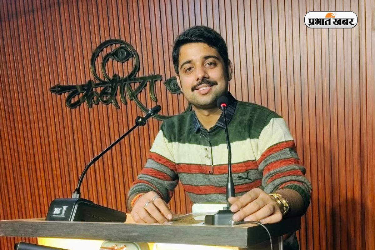 शशांक गौरव एक कार्यक्रम के दौरान स्टेज पर (PC-इंस्टाग्राम)
