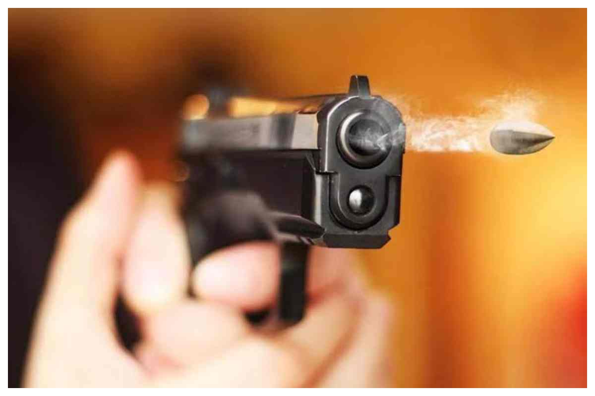 Bettiah News: दहेज केस में कार्रवाई नहीं हुई तो बरसीं गोलियां, साठी में आधी रात घर पर ताबड़तोड़ फायरिंग
