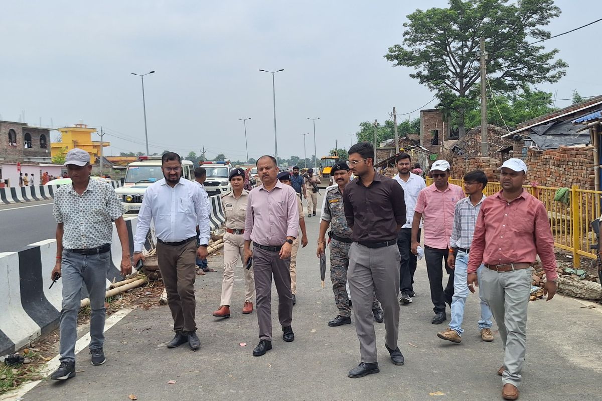 सहरसा में NH-327E और NH-107 पर बुलडोजर एक्शन, 299 लोगों को अंतिम चेतावनी