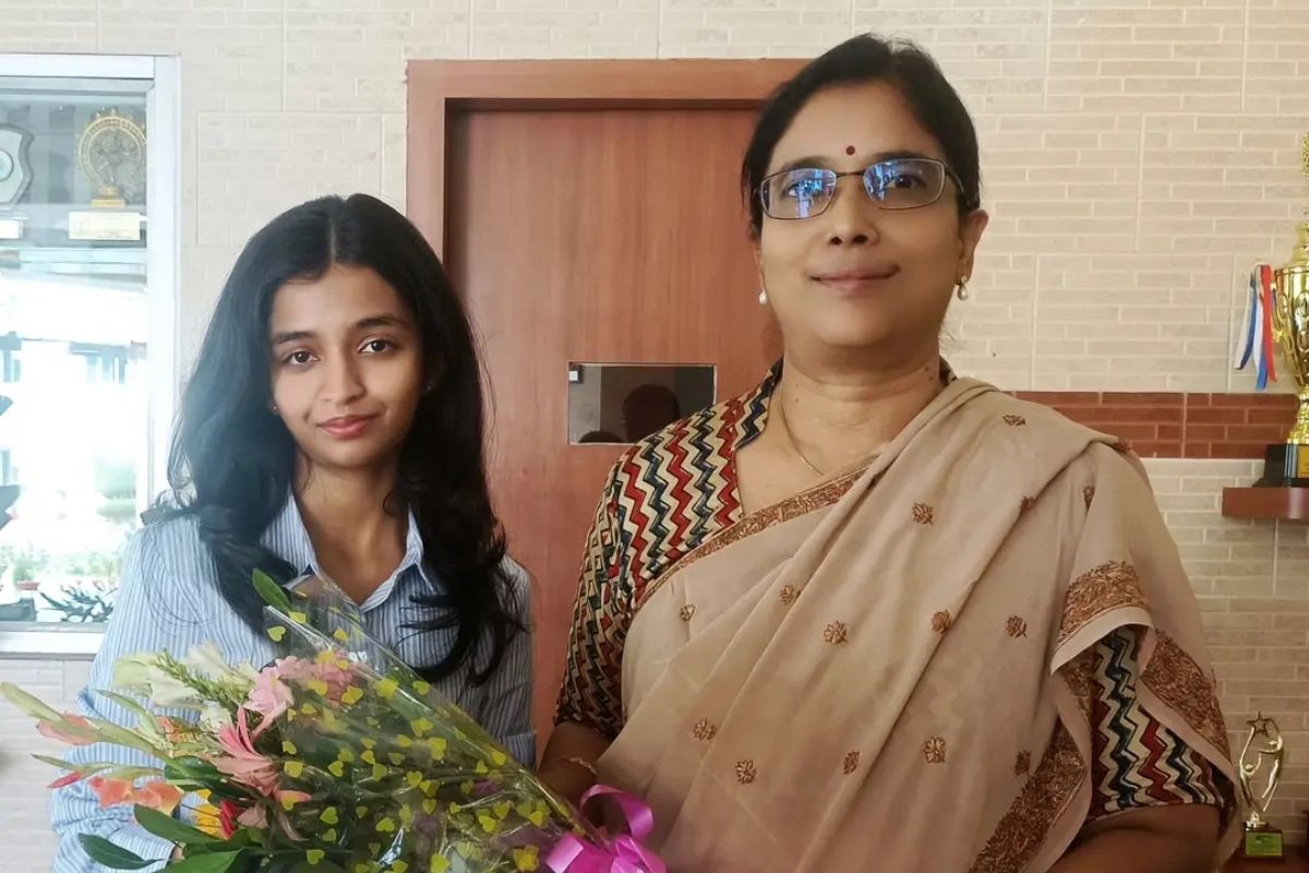DPS रांची की अवनी का देश में जलवा, CBSE 12वीं में 100% अंकों के साथ बनीं India Topper