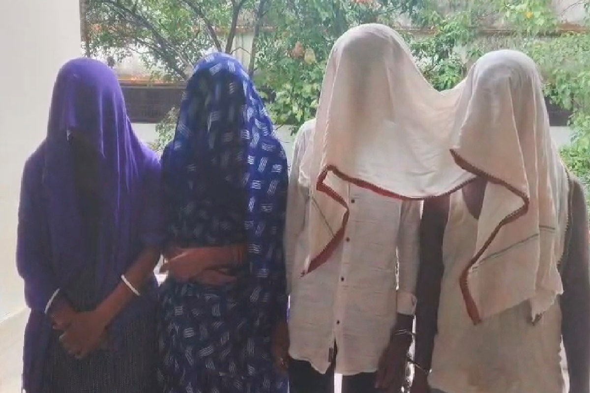 चतरा पुलिस ने दो दिन में सुलझाया सेलवार गांव का ब्लाइंड मर्डर केस, मृतक के भाई-भाभी समेत चार गिरफ्तार