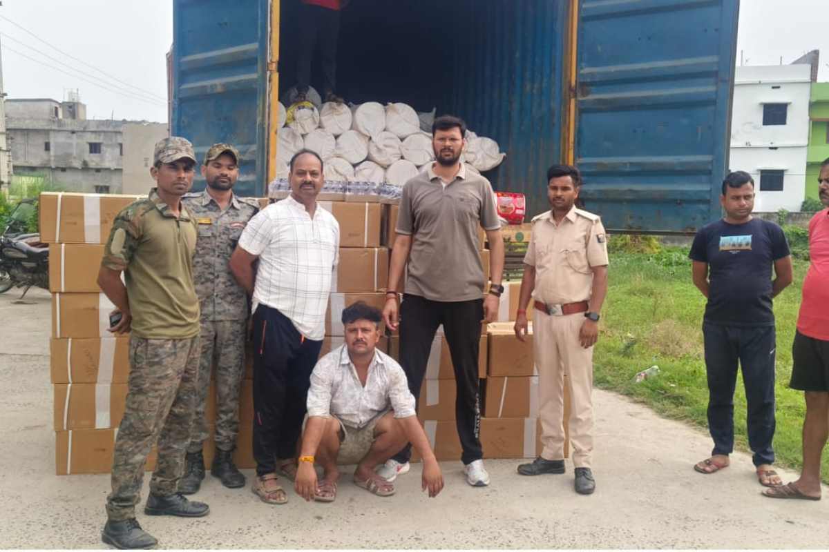 Codeine Syrup Seized: बगहा में 996 लीटर कोडीन सिरप बरामद, यूपी से बिहार आ रहे ट्रक से 83 पेटी जब्त