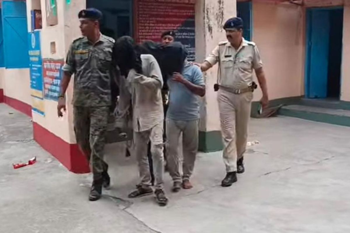 धनबाद: पिता की नौकरी के चक्कर में बेटे ने दी 10 लाख की सुपारी, चेहरा कुचलकर फेंकी लाश
