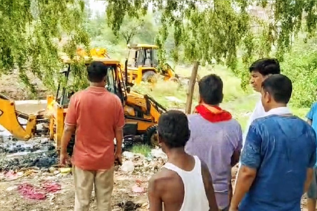 मॉनसूनी बूंद टपकने से पहले निर्झर-निर्मल हो जाएगी ‘आपन सरस्वतिया’, गढ़वा में 21वें दिन चलीं 12 मशीनें