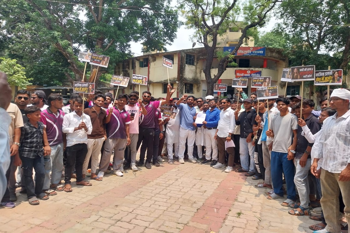 हजरत पैगंबर पर कथित आपत्तिजनक टिप्पणी के विरोध में गिरिडीह में प्रदर्शन, कार्रवाई की मांग को लेकर थाने में शिकायत