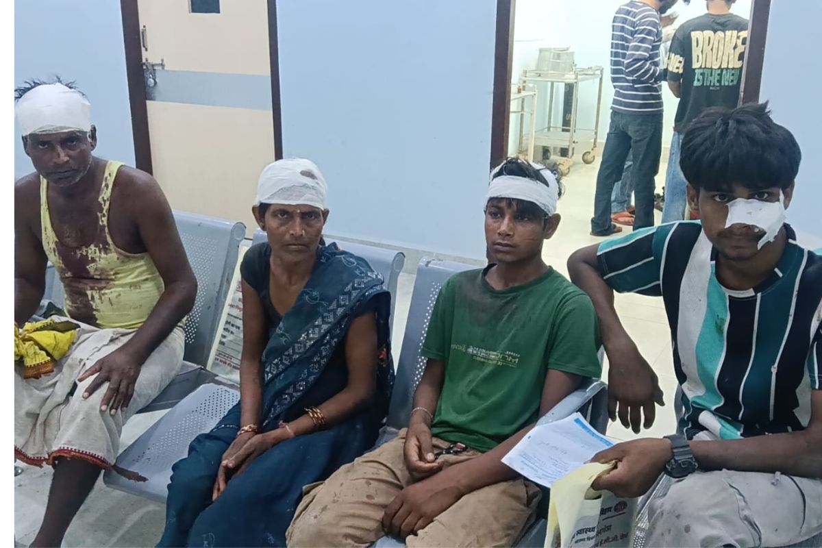 गोपालगंज में छज्जा निर्माण के दौरान दो पक्षों में खूनी झड़प, तलवार और लाठी से हमला; 10 लोग घायल