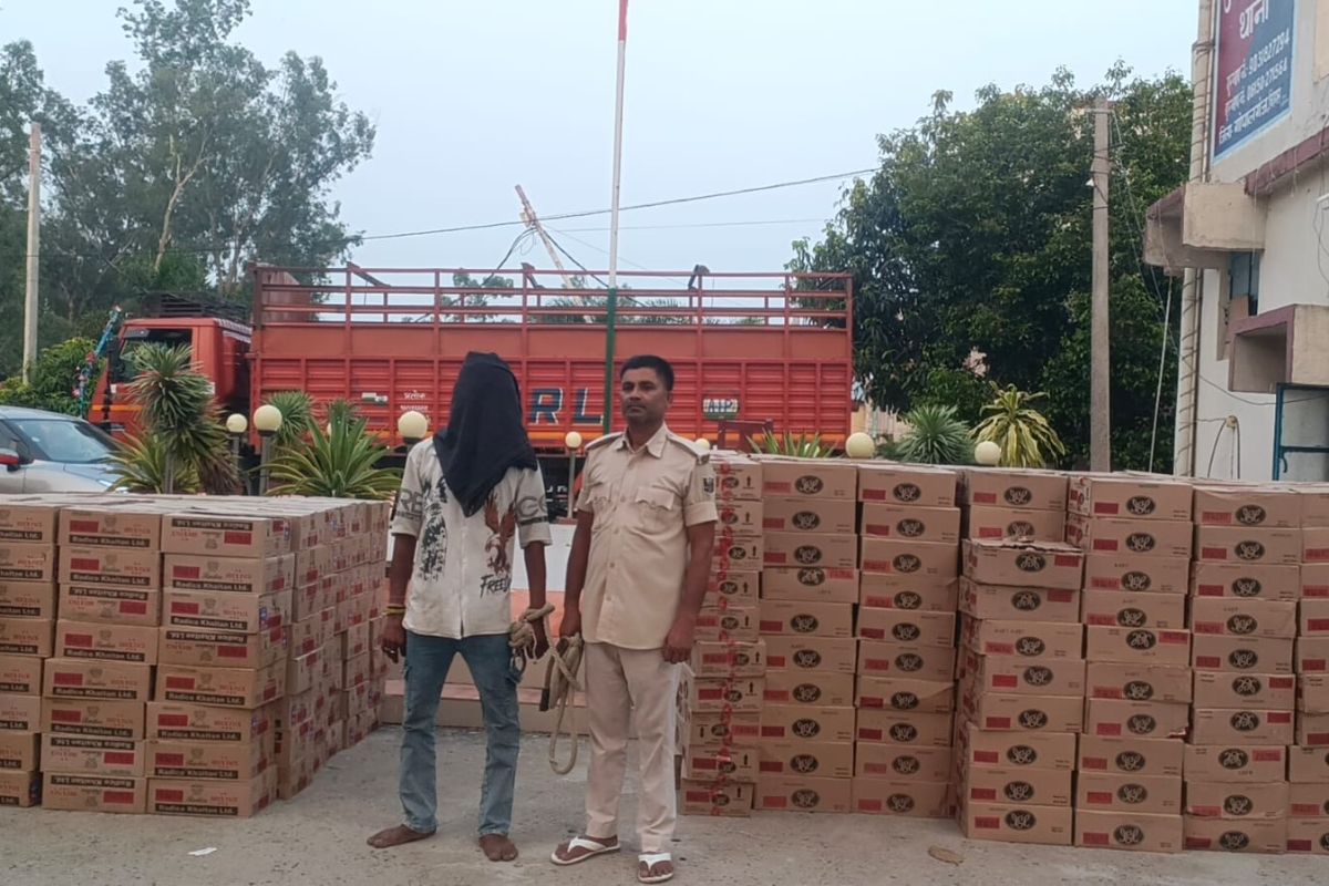 पशु आहार की आड़ में हो रहा था शराब का कारोबार, जांच के बाद गोपालगंज पुलिस के उड़े होश
