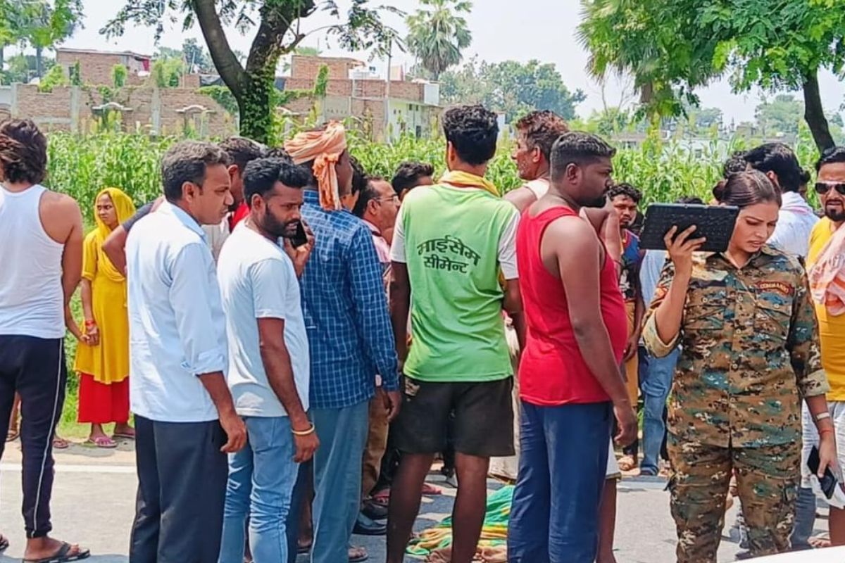 महुआ में अज्ञात वाहन की ठोकर से वृद्ध महिला की मौत, विरोध में डेढ़ घंटे सड़क जाम