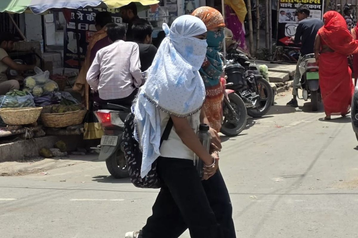 हाजीपुर में मौसम का तेवर हुआ तल्ख, पारा चढ़ने से बढ़ी लोगों की बेचैनी