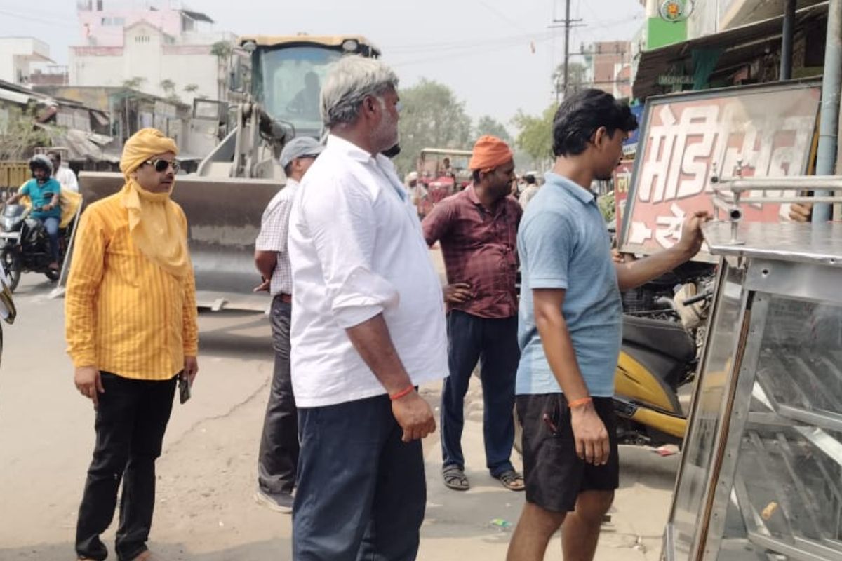 औरंगाबाद में प्रशासन की बड़ी कार्रवाई, एनएच-139 और एनएच-120 से हटाया गया अतिक्रमण