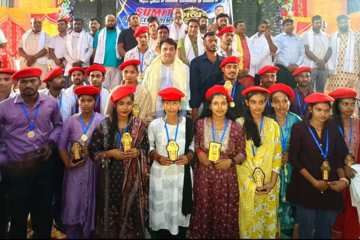 गोपालगंज : बिहार पुलिस में चयनित 35 अभ्यर्थियों का हुआ सम्मान, युवाओं की सफलता बनी प्रेरणा