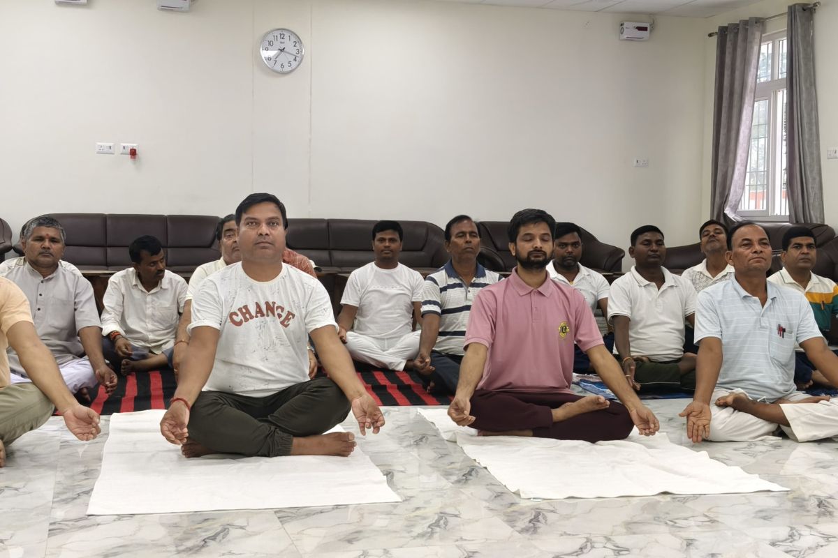 सिविल कोर्ट सुपौल निर्मली में मनाया गया योग दिवस, न्यायाधीश भवेश कुमार ने बताए स्वस्थ जीवन के मंत्र