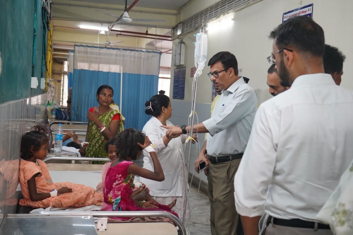 जमशेदपुर में ब्रेन मलेरिया को लेकर एक्टिव हुआ प्रशासन, DC ने अस्पतालों का जायजा लेकर दिए सख्त निर्देश