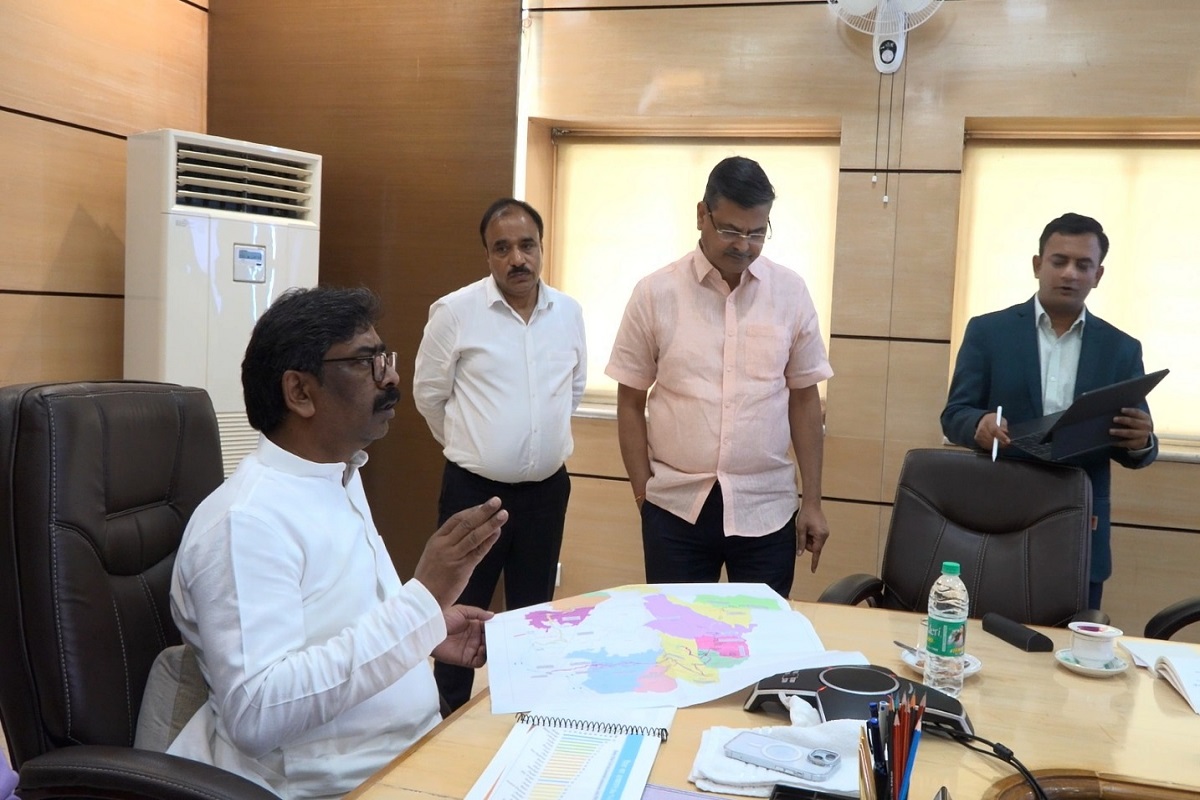 सीएम हेमंत सोरेन का अधिकारियों को निर्देश, हर घर तक शुद्ध पेयजल पहुंचाने में न हो कोई ढिलाई