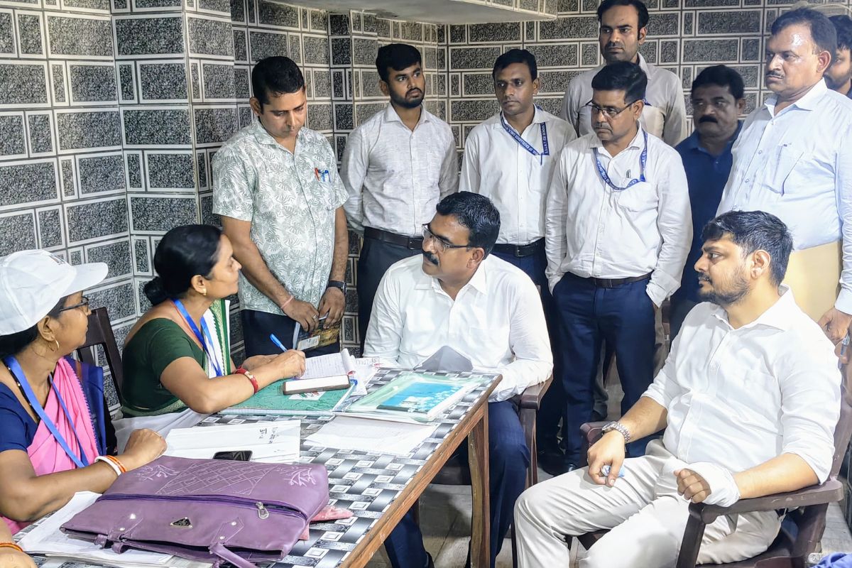 एसआईआर में सख्ती, इन 5 कैटेगरी के लोगों का कटेगा ड्राफ्ट वोटर लिस्ट से नाम
