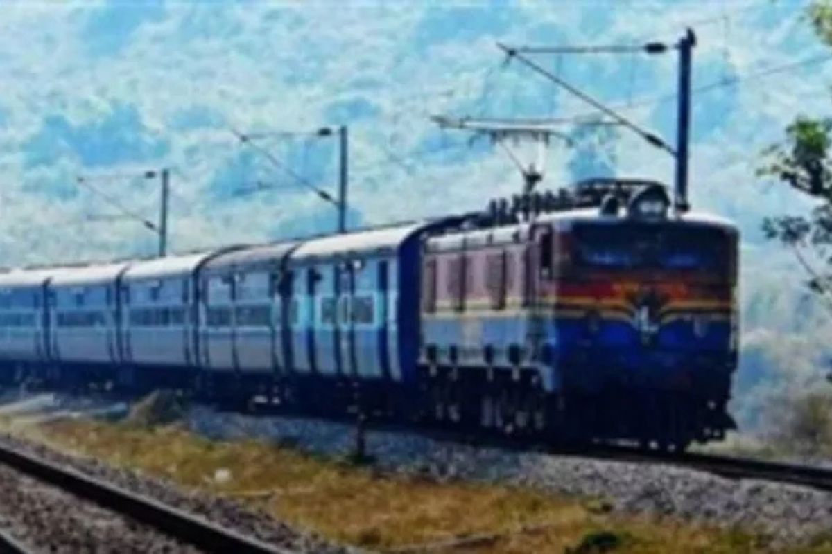 खगड़िया में जनसाधारण एक्सप्रेस में यात्री को मारी गोली, ट्रेन में मची अफरा-तफरी
