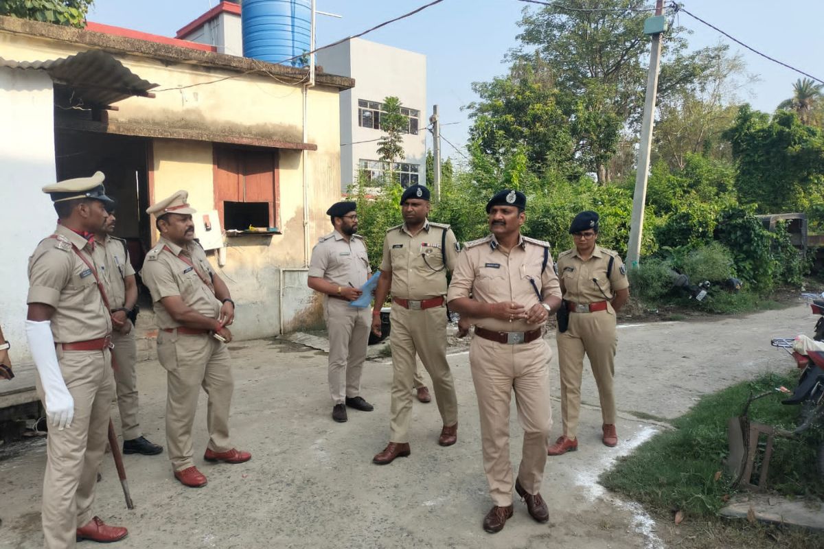 खगड़िया में डीआईजी का गोगरी थाना पर औचक निरीक्षण, लंबित मामलों के शीघ्र निष्पादन का दिया निर्देश