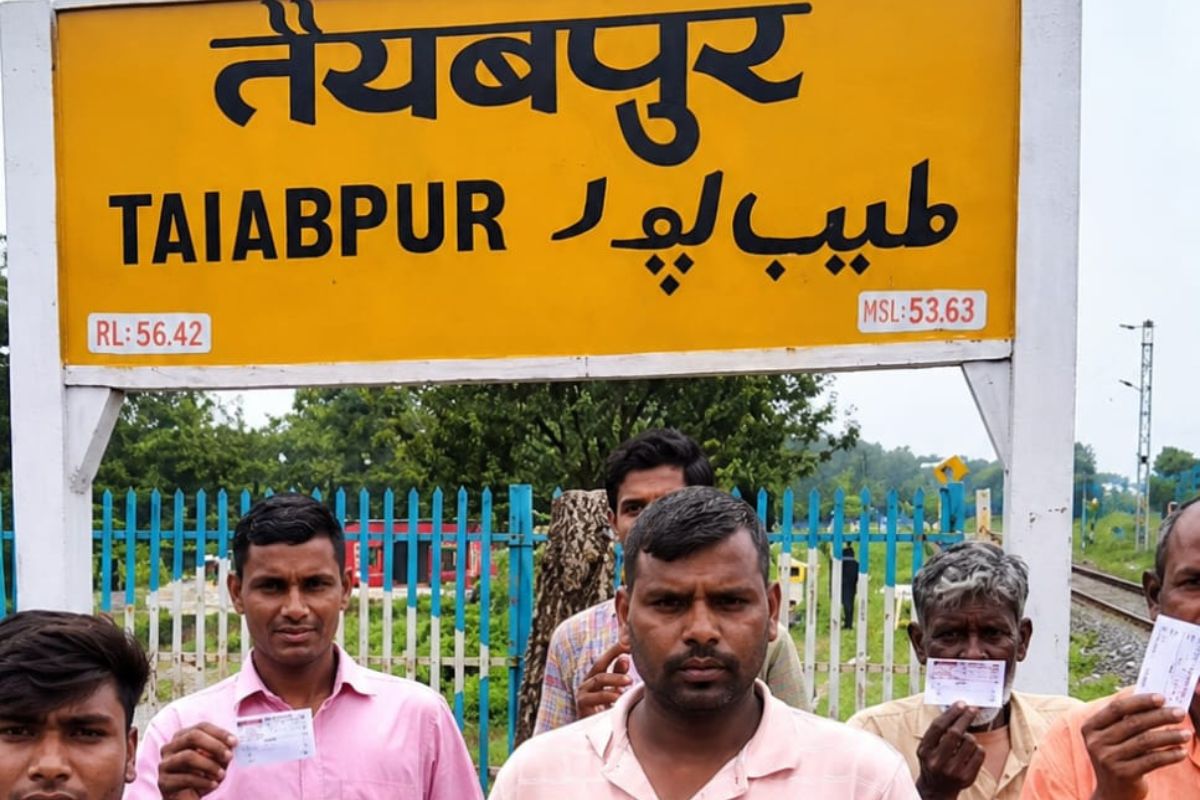 किशनगंज के चार स्टेशनों पर बिना रुके गुजर गई इंटरसिटी एक्सप्रेस, प्लेटफॉर्म पर छूट गए यात्री