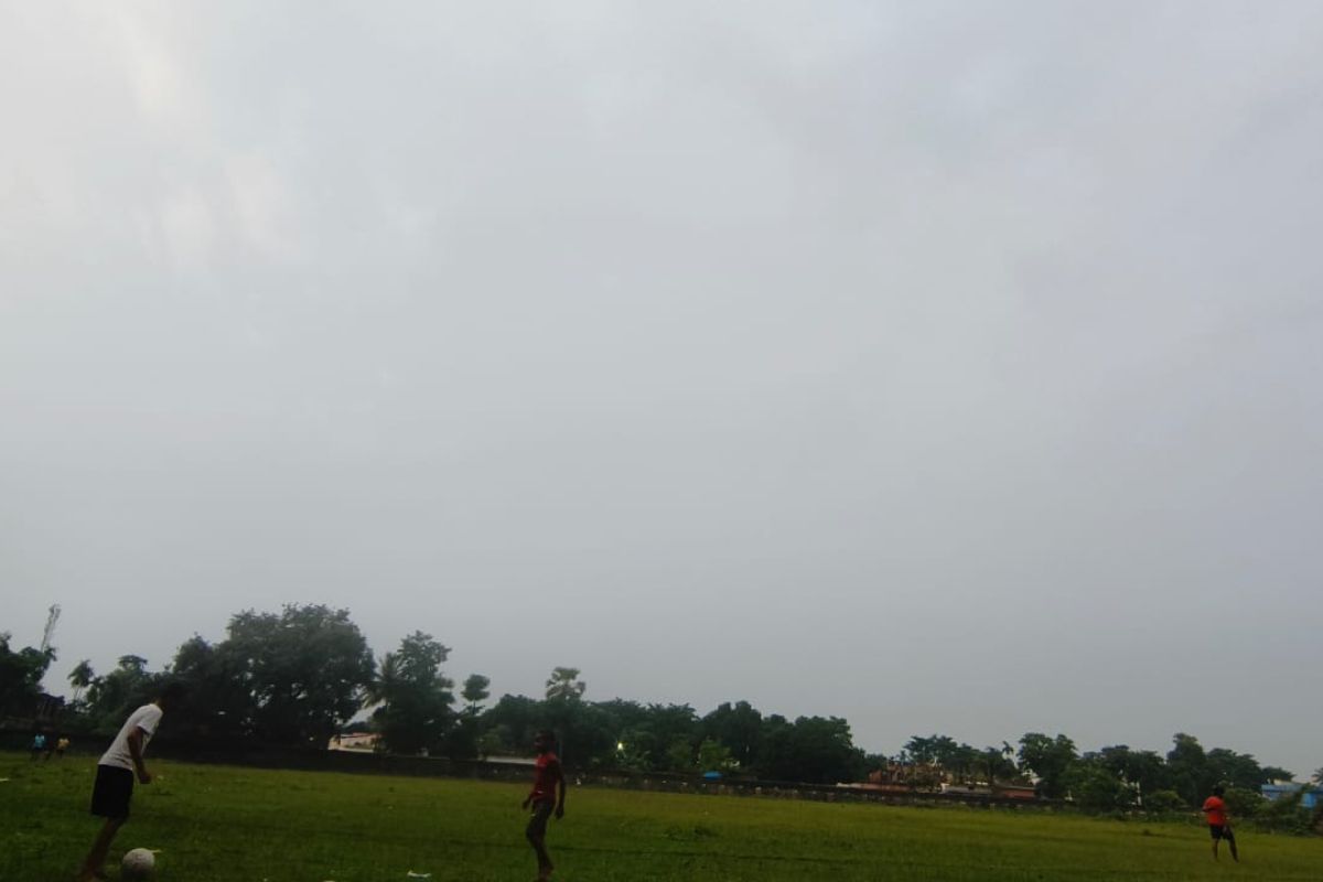 किशनगंज में सुबह से बादलों का डेरा, उमस से लोग बेहाल, आज झमाझम बारिश के आसार