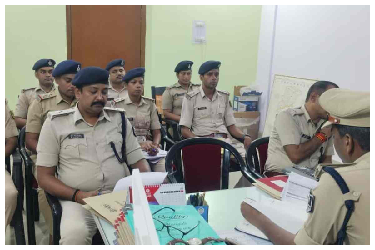 शराब तस्करों की अब खैर नहीं, मधुबनी में पुलिस की समीक्षा बैठक