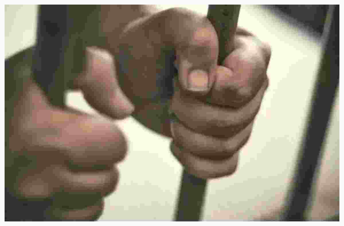 Motihari News: शराब तस्करों पर बड़ी कार्रवाई, 419 लीटर नेपाली शराब के साथ तीन गिरफ्तार