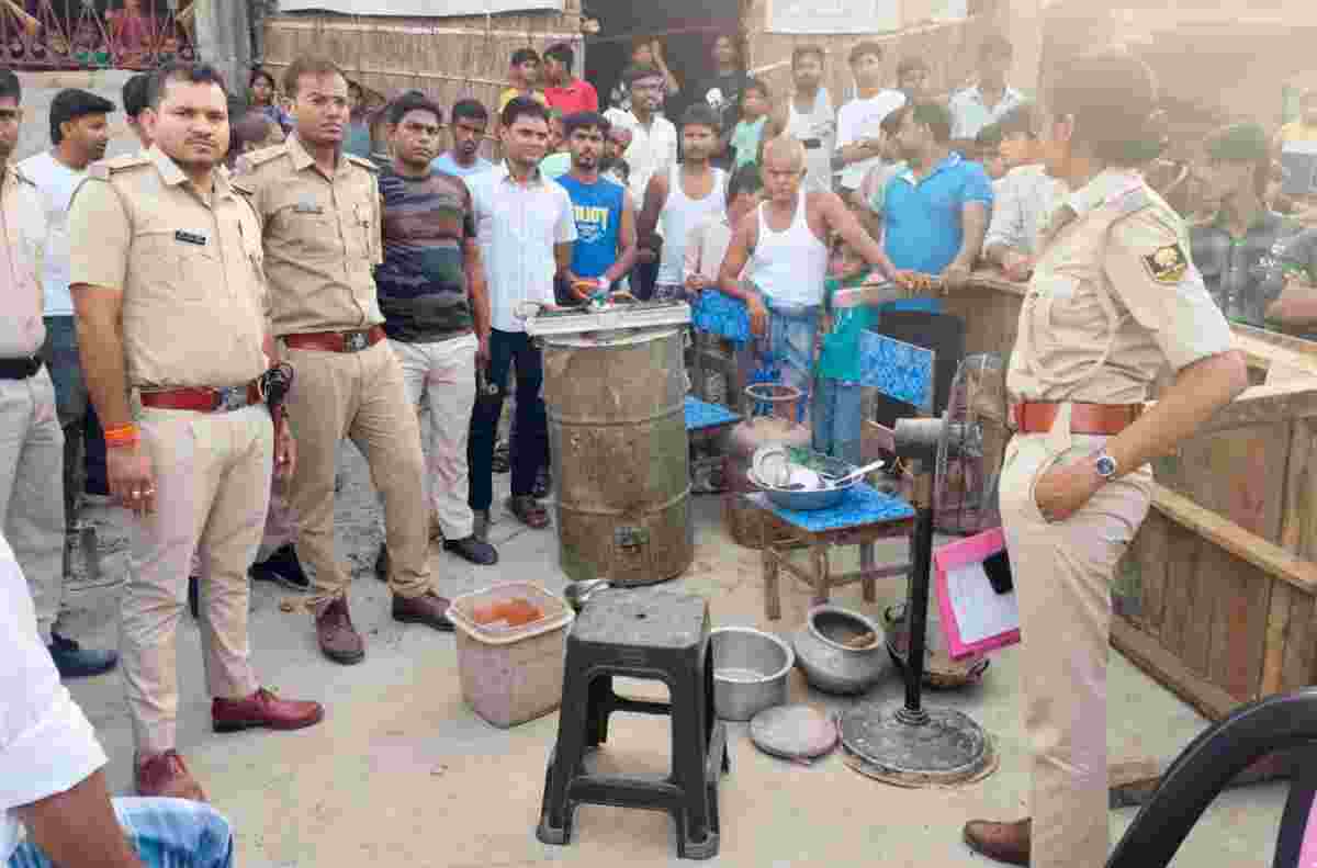 Motihari News: 22 अपराधियों के घरों की कुर्की, तीन ने किया सरेंडर, पुलिस एक्शन से हड़कंप