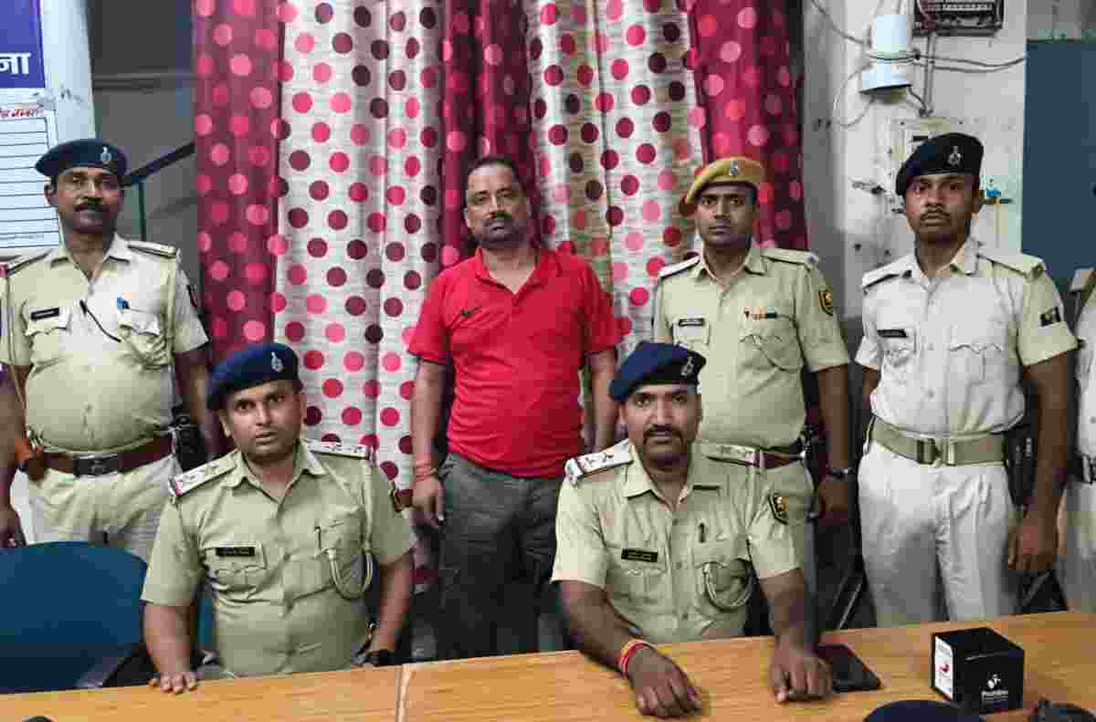 मोतिहारी: 16 से अधिक मामलों में फरार आरोपी गिरफ्तार, नेटवर्क की तलाश में जुटी पुलिस
