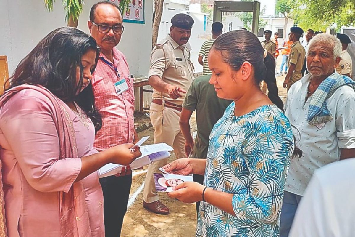 NEET Re-exam में असली उम्मीदवारों की जगह बैठे सॉल्वर, लखीसराय से 9 गिरफ्तार, यहां के मेडिकल छात्र पकड़े गए